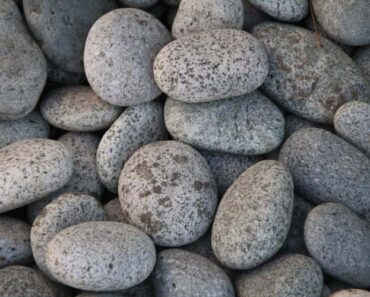 A Guide to Pea Gravel, Gravel, Crushed Stone, River Rocks and Decomposed Granite for Landscaping