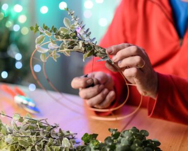 A bold Christmas wreath idea that throws out the rulebook and turns heads