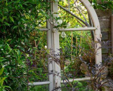 18 ridiculously effective ways to make a small garden feel MASSIVE