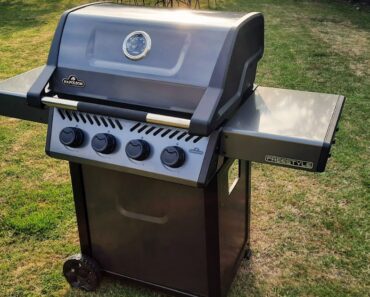Napoleon Freestyle 425 Review: A Premium Gas Grill Without the Premium Price Napoleon Freestyle 425 Review: A Premium Gas Grill Without the Premium Price
