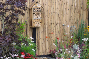 10 Dazzling DIY Ideas to Landscape Your Garden Fence and Add Style and Color to Your Yard