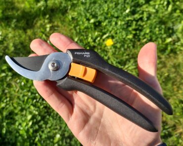 At Only $20, These Ergonomic Pruners Are Hard to Pass Up – Fiskars SmartFit Steel Bypass Pruner P68 Review At Only $20, These Ergonomic Pruners Are Hard to Pass Up – Fiskars SmartFit Steel Bypass Pruner P68 Review