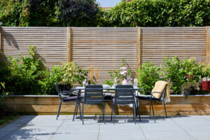The “Spite Fence” Rule Every Homeowner Should Know – Whether You’re Building a Fence or Living Next to One