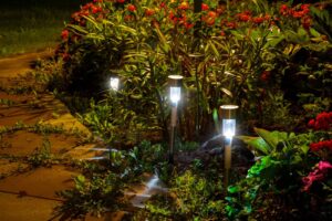 This Clever Outdoor Lighting Trend Is Quietly Replacing Harsh Floodlights This Summer – and It’s Budget-Friendly!
