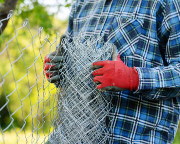 This Easy DIY Trick Solves 4 Common Lawn Problems at Once – All It Takes Is a Piece of Old Chain-Link Fencing